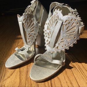 ⚡️Givenchy metallic leather lace heart block heels